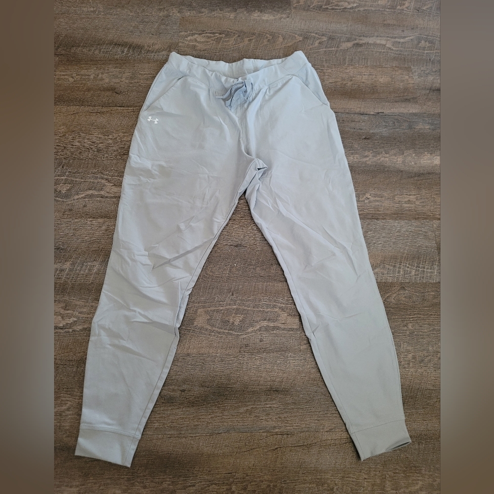 LIKE NEW Women's Medium UA jogger